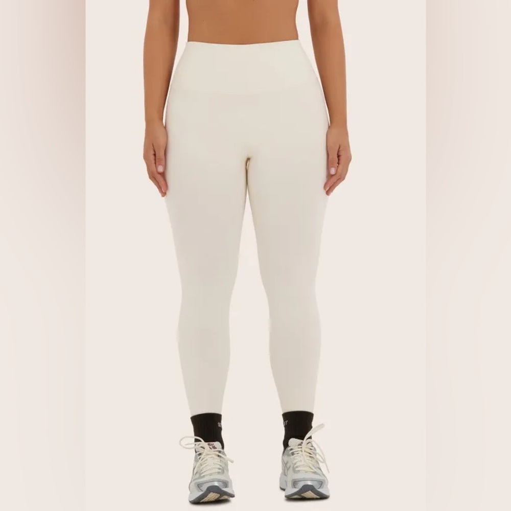 NWOT SET Active Legging in Leche